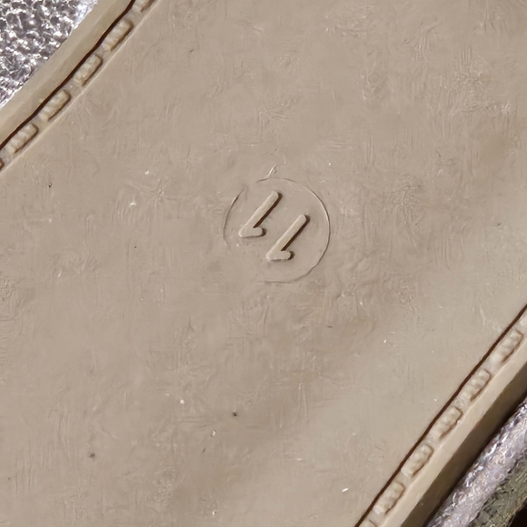 Musshoe Chic Gold Loafers with Bow Accent - Picture 8 of 10